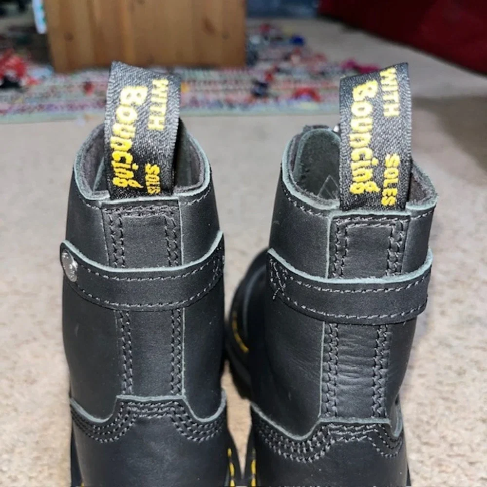 Dr. Martens Jetta Zip Up Platform Boot Sendal Leather Black 7